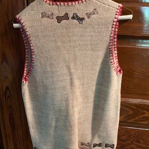 ORVIS DOG VEST.  NEW. Extra buttons still attached